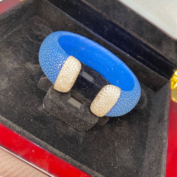 Beautiful royal blue Corolli leather cuff - Picture 3 of 4